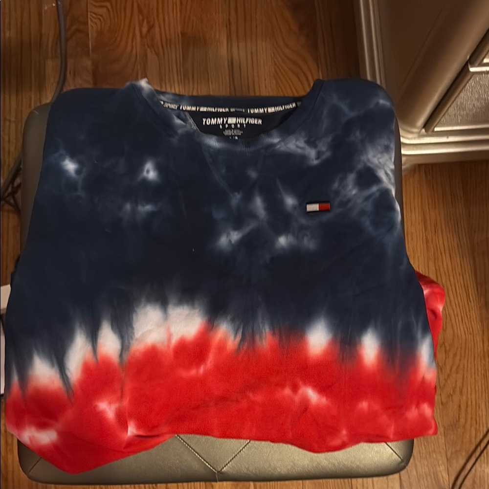 Tommy Hilfiger Tie-Dye Sweat outfit